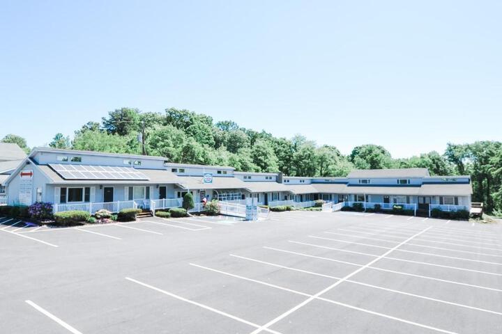 East Shore Lodging