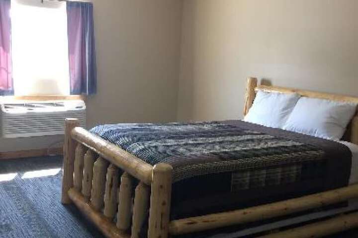 Room 25 of 28