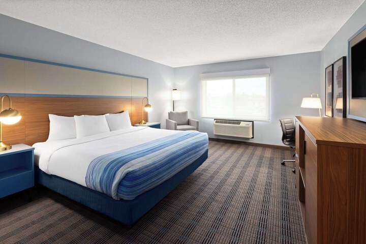 AmericInn by Wyndham North Branch