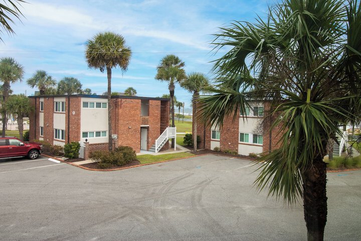 The Oceanfront Litchfield Inn