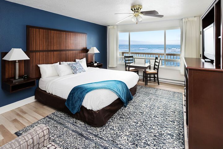 Clarion Inn Surfrider Resort