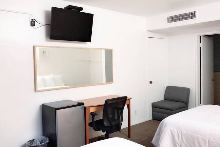 Room 13 of 37