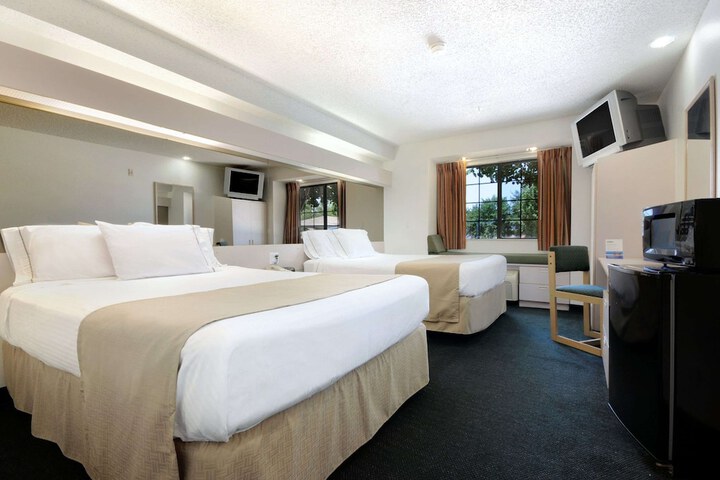 Room 8 of 22