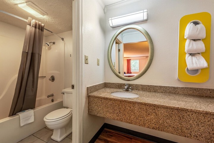 Motel 6 Gatlinburg TN - Smoky Mountains