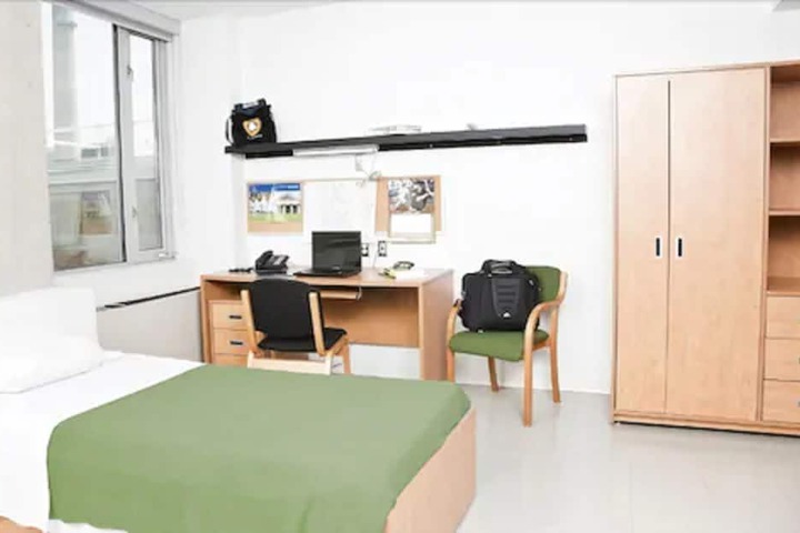 Room 13 of 19