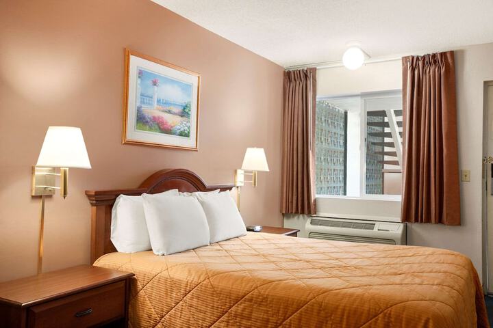Room 14 of 18