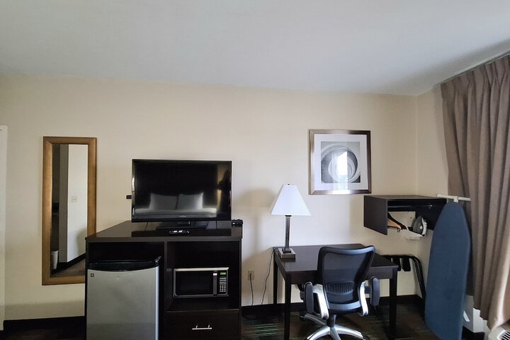 Room 27 of 34