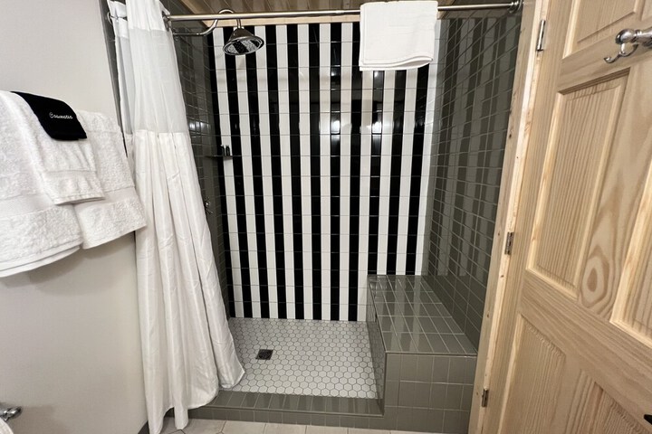 Room 65 of 84