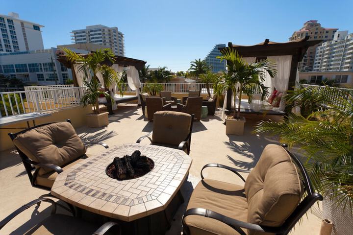 Hotel 2 of 141