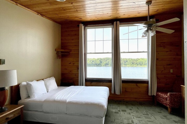 Hanging Horn Lakeside Resort