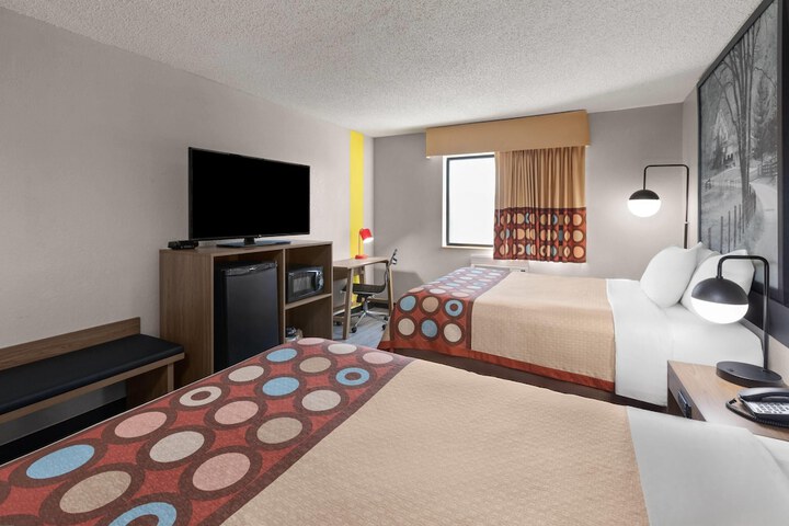 Super 8 by Wyndham Kent / Akron Area
