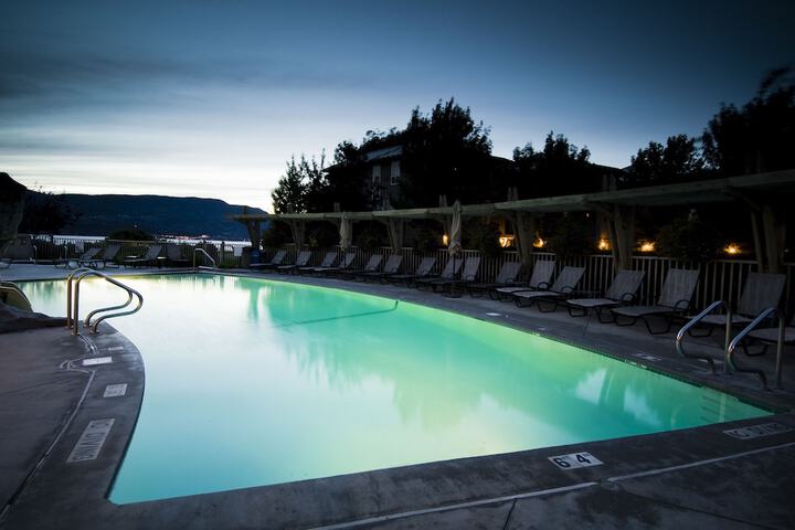 Pool 10 of 102