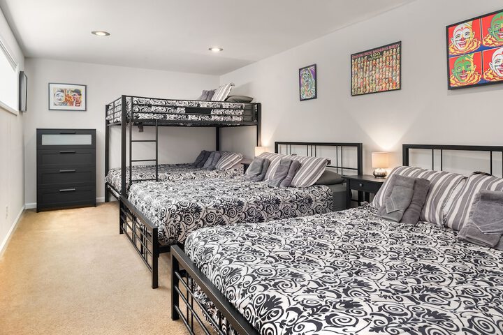 Room 6 of 27