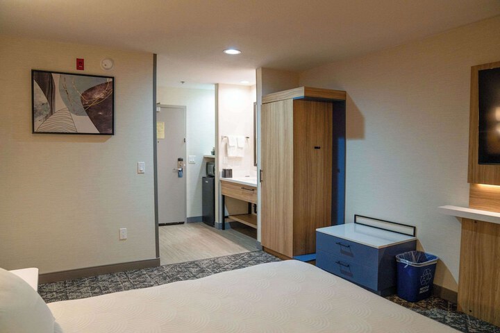 Room 16 of 21