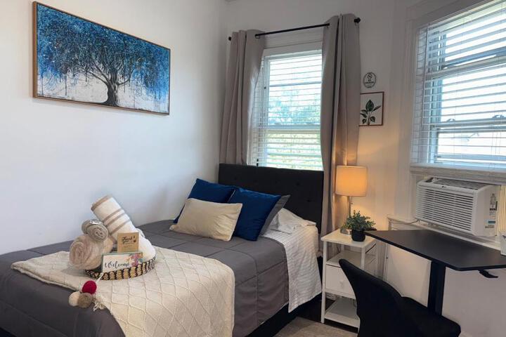 Cozy Private bedrooms Kitchen Wifi