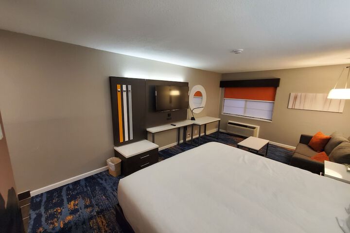 Room 15 of 40