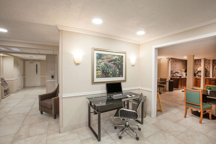 Business Center 42 of 43