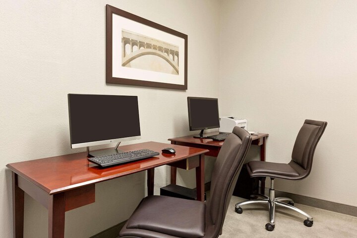 Business Center 33 of 34