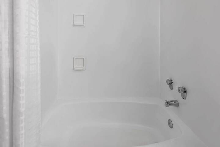 Room 10 of 34