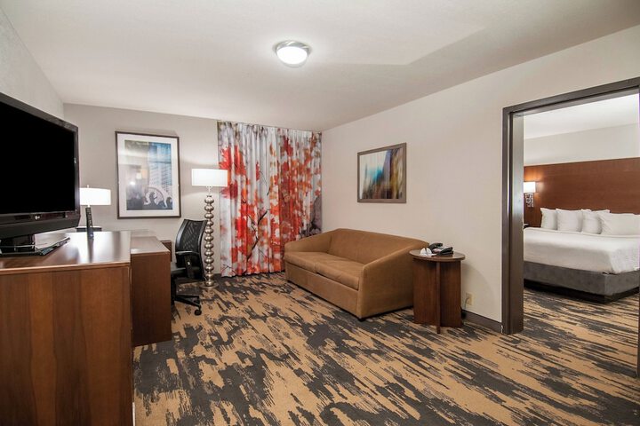 Room 15 of 38