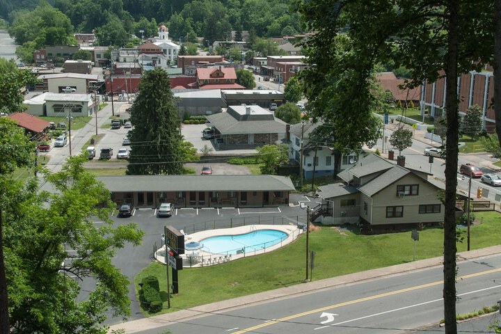 Pool 12 of 34
