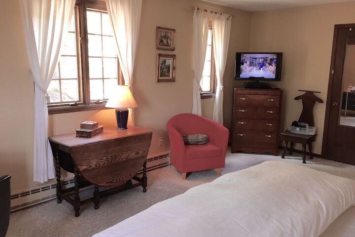 Room 4 of 10