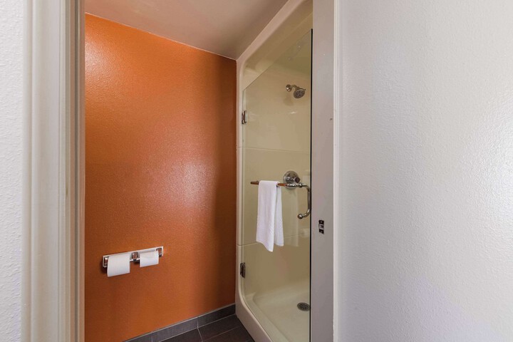Room 27 of 48