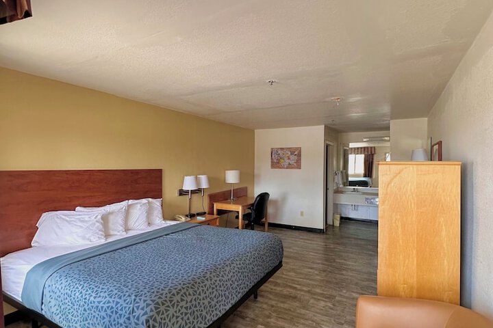 Room 27 of 44