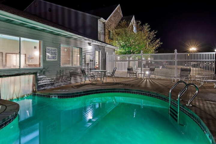 Pool 4 of 25