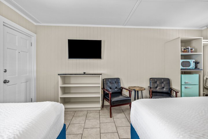 Dolphin Oceanfront Motel