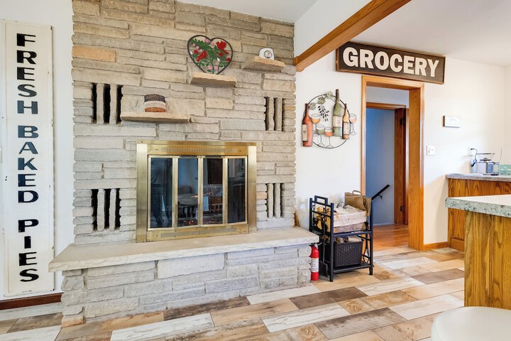 Antiquing & Fishing: Riverfront Waupaca Home!