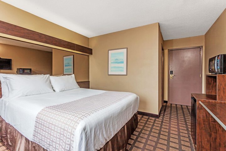 Room 8 of 19