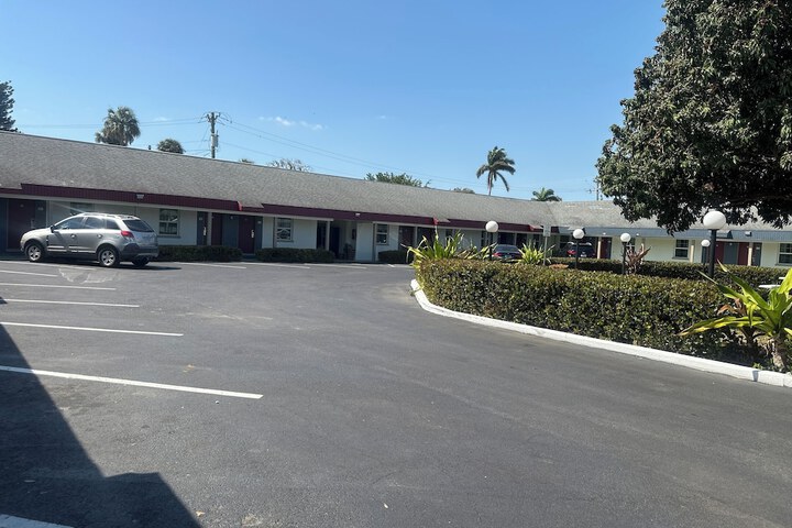 Tropical Palm Motel