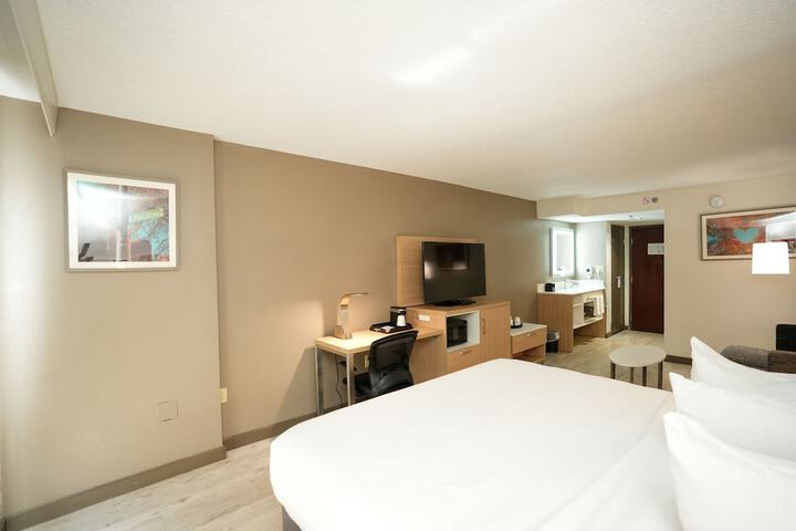 Room 16 of 36