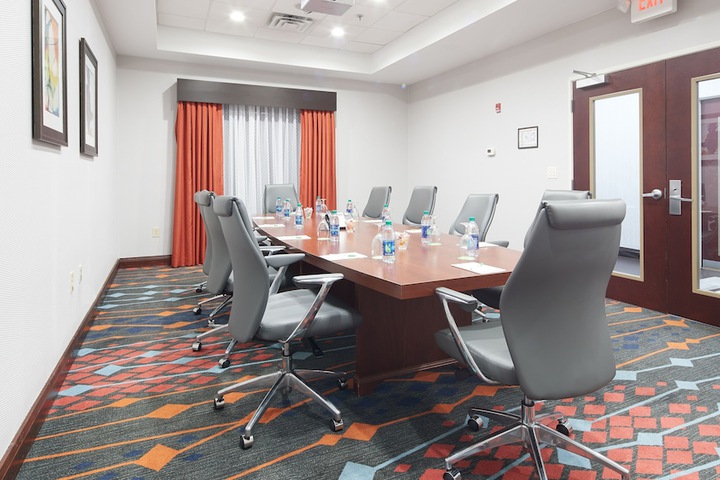 Holiday Inn & Suites Stockbridge / Atlanta I-75 by IHG