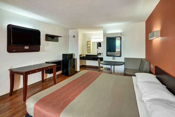 Room 18 of 24