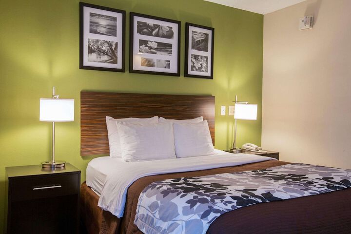 Room 10 of 20