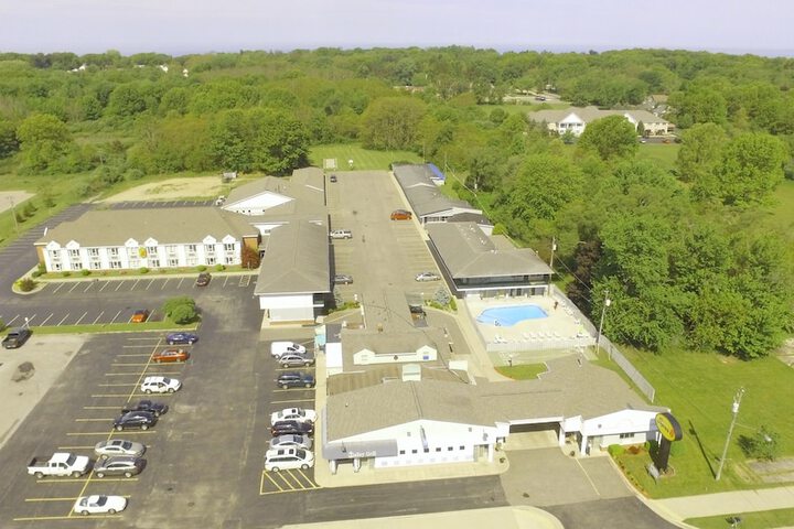 Super 8 by Wyndham Stevensville / St. Joseph