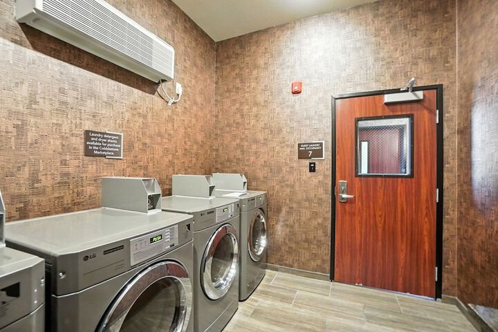 Cobblestone Hotel & Suites-Bellefontaine