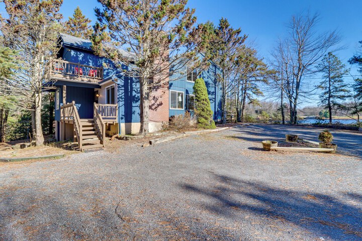 Near Skiing: Lakefront Gem w / Kayaks in Long Pond