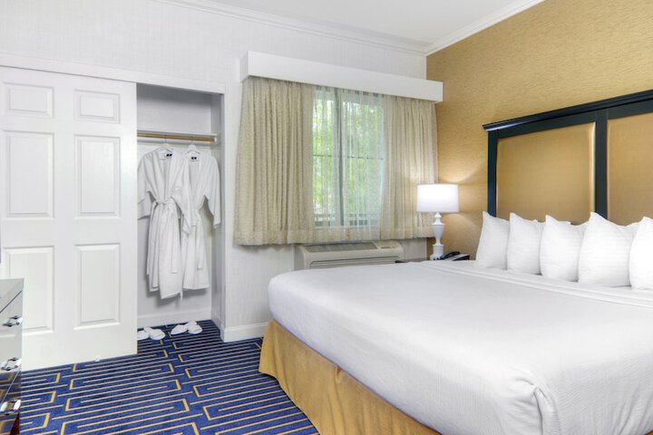 Room 21 of 34