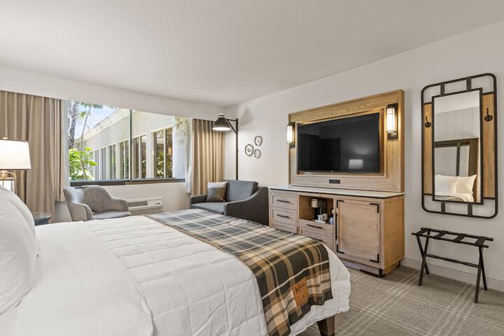 Knotts Hotel