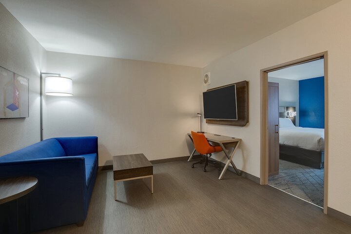 Room 13 of 48