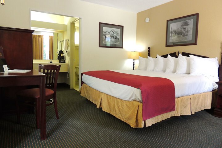 Carmel Inn & Suites