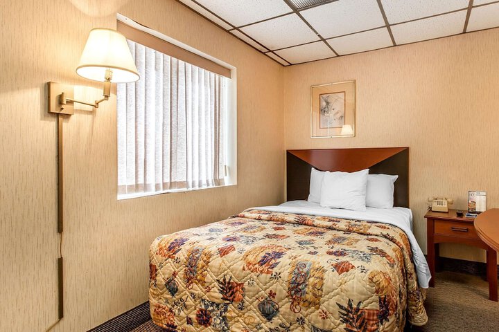 Room 33 of 44
