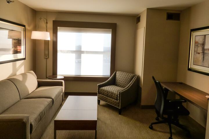 Holiday Inn Express & Suites Plymouth - Ann Arbor Area by IHG
