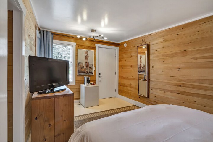 Room 9 of 46