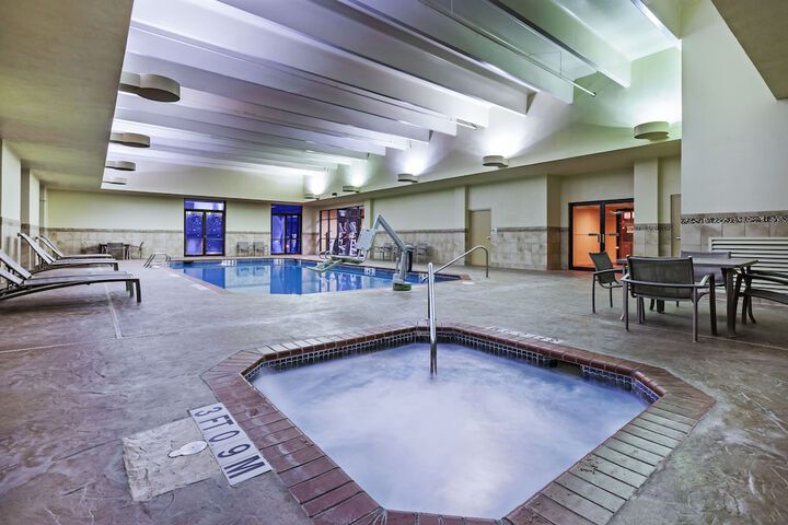 Holiday Inn Springdale / Fayetteville Area by IHG