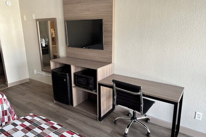Room 25 of 32