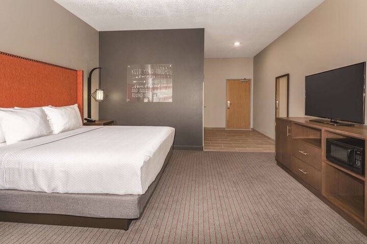 Room 28 of 35